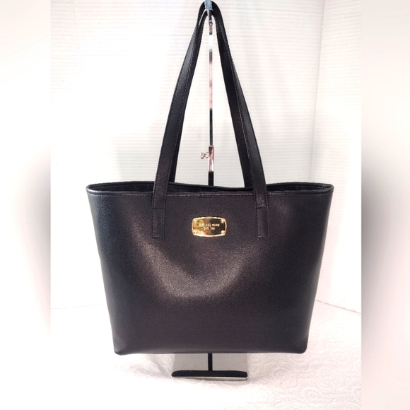 Michael Kors Handbags - Michael Kors Black Leather Purse
